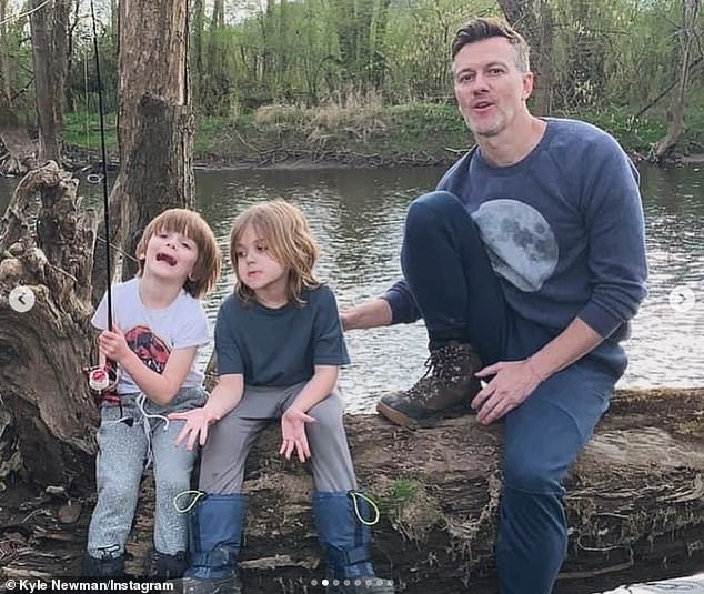 King je 'kronični ovisnik o drogama i alkoholičar koji odbija priznati da ima problema, a kamoli tražiti smisleno liječenje takvog problema 