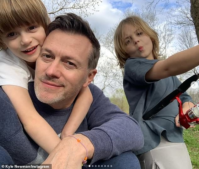 Newman, 49-godišnji direktor, dobio je jedino fizičko skrbništvo nad njihovom djecom James Knight, 11, i Leo Thames, devet, ljudi su izvijestili nakon što su u ponedjeljak pregledali sudske dokumente