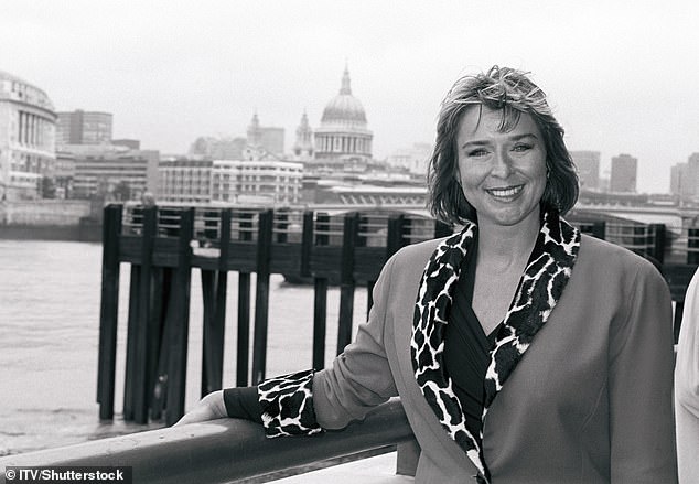 Voditeljica i autor, 67, izgledao je svježe suočeno i mladenačko na slici koja je snimljena kad je imala samo 23 godine i prvi put je započela u karijeri
