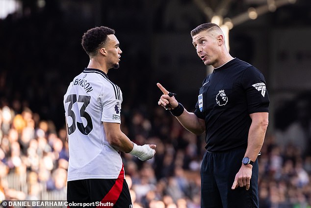 Sudac Premier lige sa sjedištem u Merseysideu Rob Jones iskoristio je nedavni vikend za službu utakmice Sunday League Birkenhead