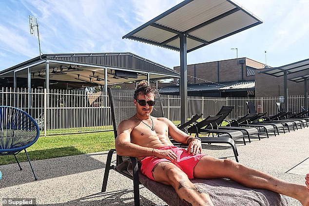 Među svježim licima koji se pridružuju zloglasnoj zabavnoj kući je menadžer događaja sa sjedištem u Melbourneu Lachlan di Sebastiano, samoproglašeni tip dobrog vremena koji nije stranac u divlji noćni izlazak