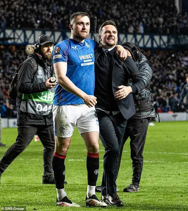 Souttar i privremeni šef Barry Ferguson zagrljaju nakon poznate europske noći u Ibroxu