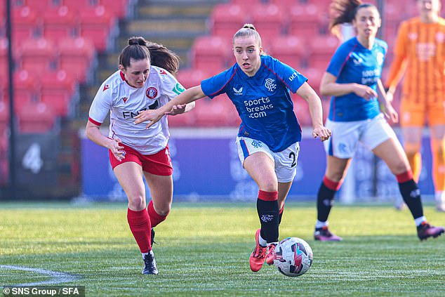 Kirsty Maclean, iznad desno, kaže da iskustvo može pomoći Rangersima da podignu šalicu