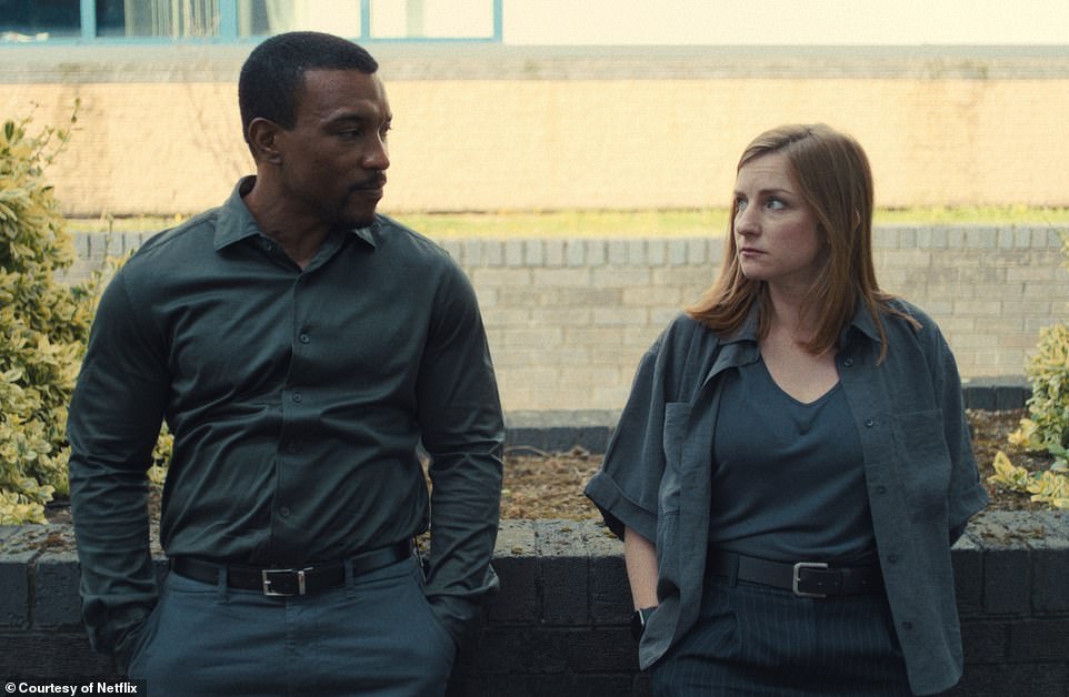 Uvodne dvije epizode uhićenja od četiri pjesme Jamie i prate napore Di Bascombea (Ashley Walters) i DS Frank (Faye Marsay) u dolasku do dna uboda