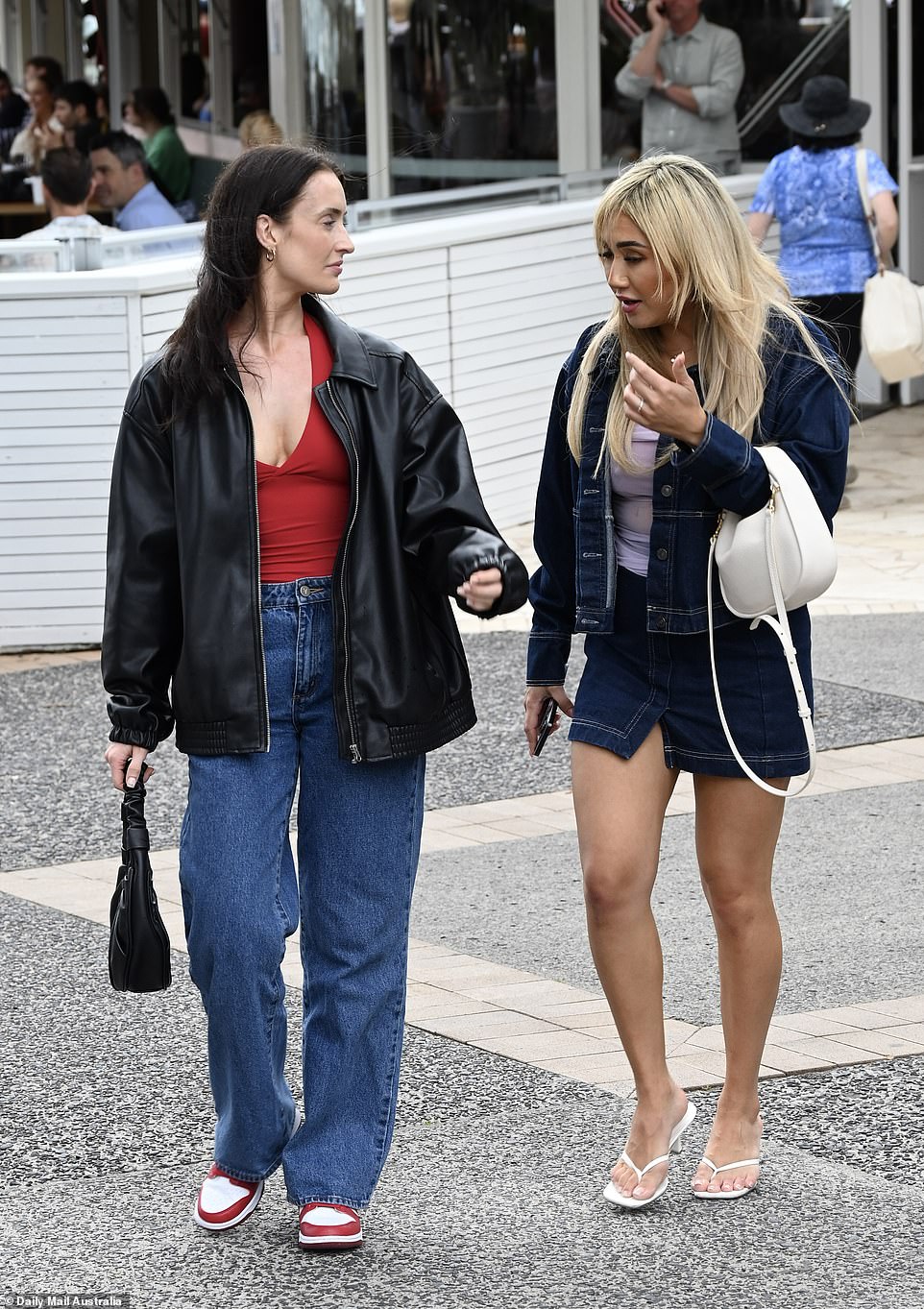 Zvijezde stvarnosti izašle su na datum ručka u Manlyju tijekom snimanja, dok njihovi muževi Adrian Arauzou i Teejay Halkias nigdje nisu bili viđeni