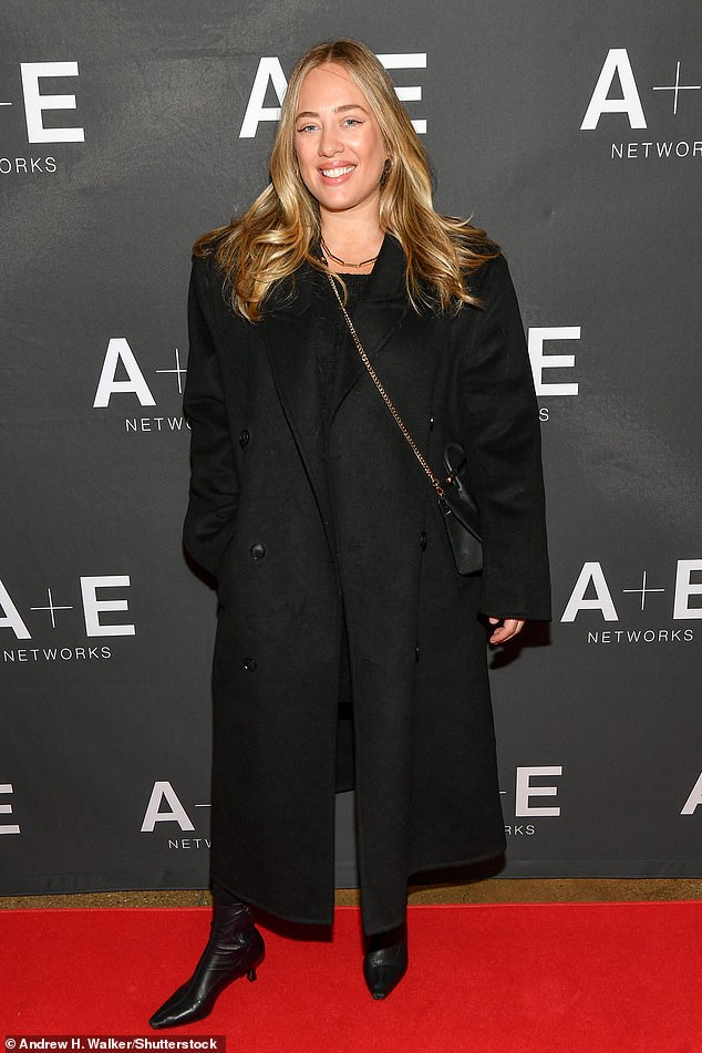 Hirschovo slijedeće je u velikoj mjeri impresionirano Meghanovom prepiskom, teoretizirajući da je ona možda nagrizana da postane gost na podcastu.