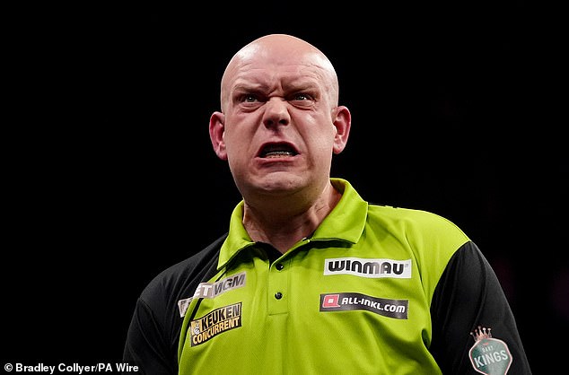 Van Gerwen trenutno nosi narukvice nakon što je prošle godine podvrgnut dvije operacije na čeljusti