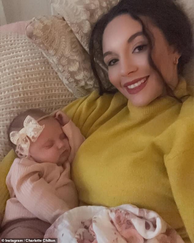 Charlotteovi prijatelji ranije su podijelili da zvijezda sumnja u točnost DNK testa, posebno nakon što je u posljednjem trenutku promijenio lokaciju