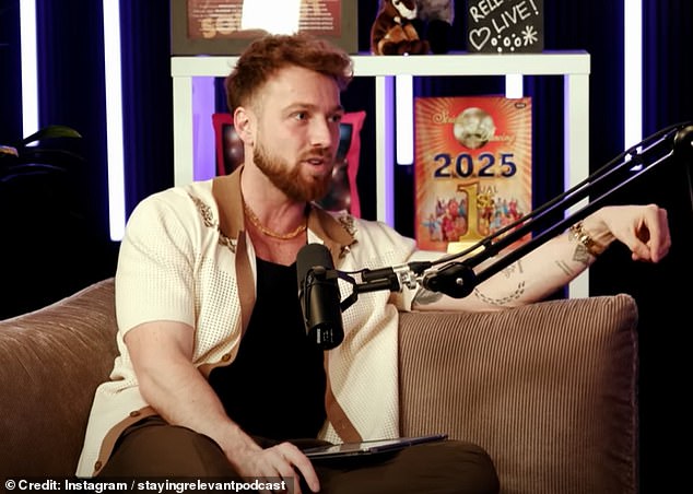 Odgovarajući na pitanja obožavatelja o prelasku iz veze, Sam je objasnio kako je nedavno prošao kroz 'bijes, gađenje i strah' dok se kreće u podjelu od Zare