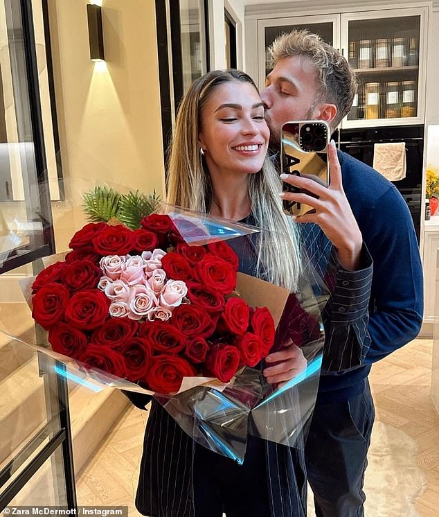 Dodao je: 'Ne biste trebali odmah izaći tamo ako je samo mjesec dana ili bilo što što shvatite kako ste i saznajte kako voljeti sebe i biti sami. Na kraju ćete znati kada je vrijeme pravo '