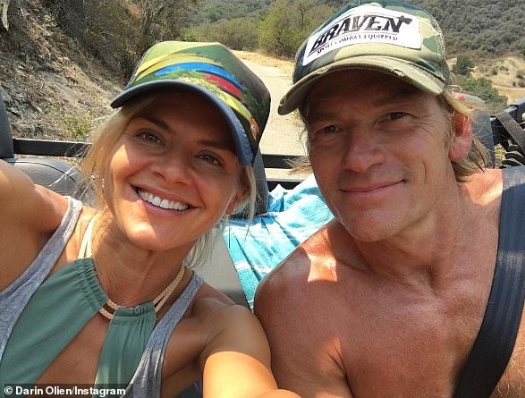 Prošlog mjeseca razgovarala je o uzimanju Ayahuasca kako bi se očistila otrovne energije nakon razvoda od Darina Oliena. Udala se za autoricu i zagovornicu superhrane 2014. godine, a on je podnio zahtjev za razvod 2018. godine