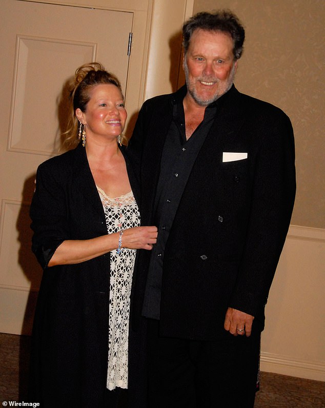 Wings je prikazan s četvrtom suprugom Cali 2007. godine