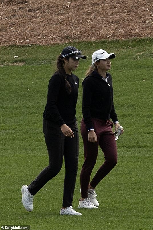 YouTube Golf zvijezda razgovarala je sa svojim igračkom partnericom Sofia Cherif Essakali između snimaka