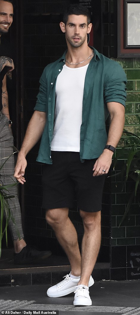 Ryan tvrdi da se tijekom svog medenog mjeseca naizgled nevina šala pretvorila u noćnu moru kada je Jacqui nasilno reagirao i podnio tvrdnju tako ozbiljnom, šefovi Channel Nine odmah su zaustavili proizvodnju proizvodnje