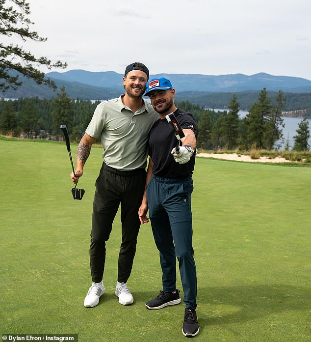 Zahvaljujući njegovom nevjerojatno isklesanom tjelesnoj, prirodnom šarmu i izvanrednoj sličnosti Zacu, on se sada može pohvaliti impresivnim 1,1 milijuna sljedbenika na Instagramu