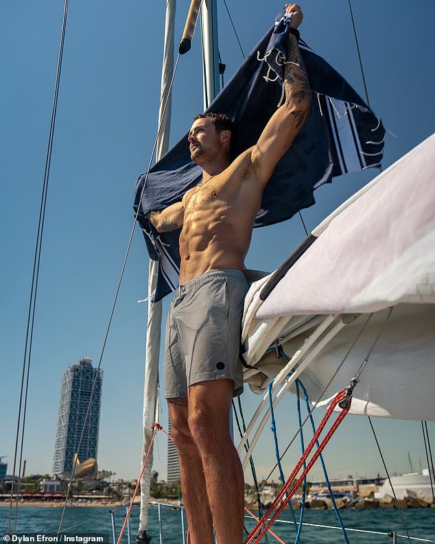 Ima i YouTube kanal, gdje stvara videozapise o sebi suočenu sa svojim strahovima i istražujući svijet s drugim neustrašivim istraživačima