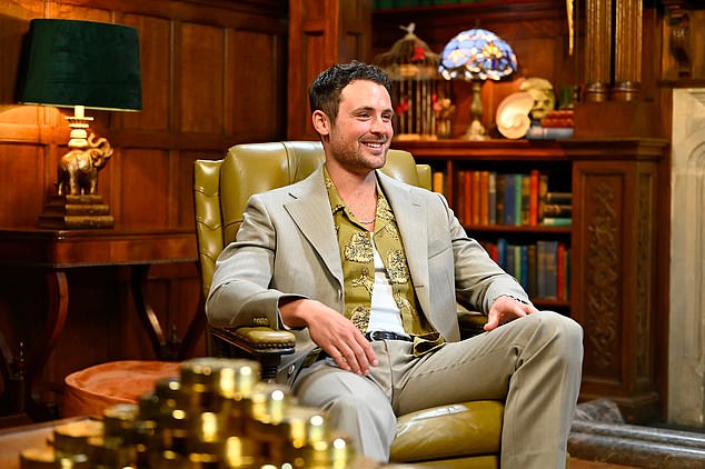 Zac je prethodno izrazio svoju pohvalu svog mlađeg brata i predvidio da će pobijediti i pobijediti sve svoje kostare u seriji natjecateljske reality (na slici na showu)