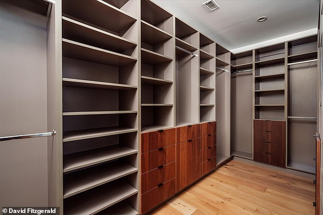 Glavna spavaća soba ima puno prostora i skladištenja za odjeću i cipele