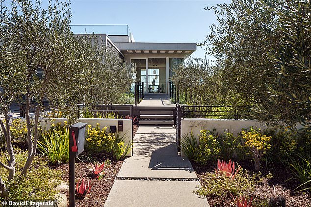 Zapanjujući dom ima puno zelenila i cvijeća