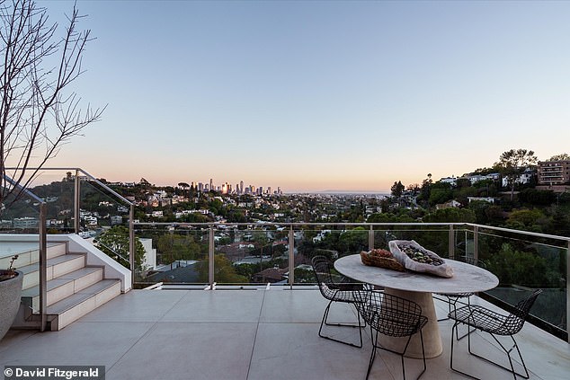 Zalazak sunca viđen iz prekrasnih paluba