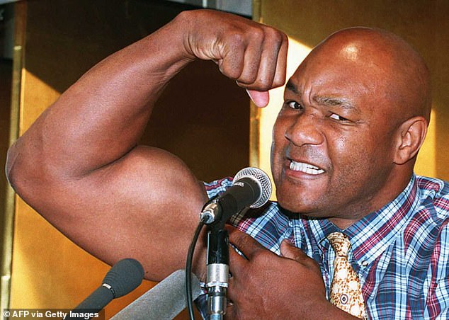 Foreman, zastrašujući i gromoglasni udar, savija biceps na događaju u Tokiju