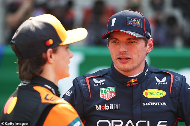 Aussie je napredovao do postolja nakon što je odvažan pretezanje branitelja Max Verstappen