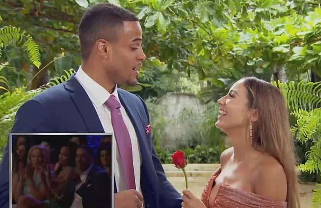 Postavka prstena izrađena je od sloja platine preko žutog zlata