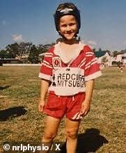 Daily Mail Australia je rečeno da su Halfback navodno pristupili dupini uoči njihovog ulaska na natjecanje u NRL-u 2023. godine (Cherry-Evans je prikazan kao junior koji igra za Redcliffe dupine u Queenslandu)
