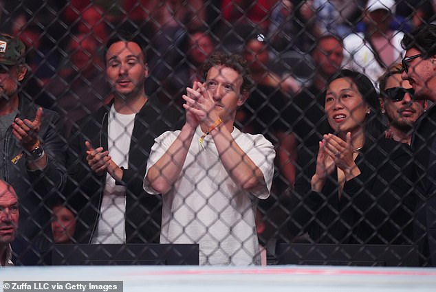 Zuckerberg je obožavatelj UFC -a i ponekad se može vidjeti kaveziji na događajima