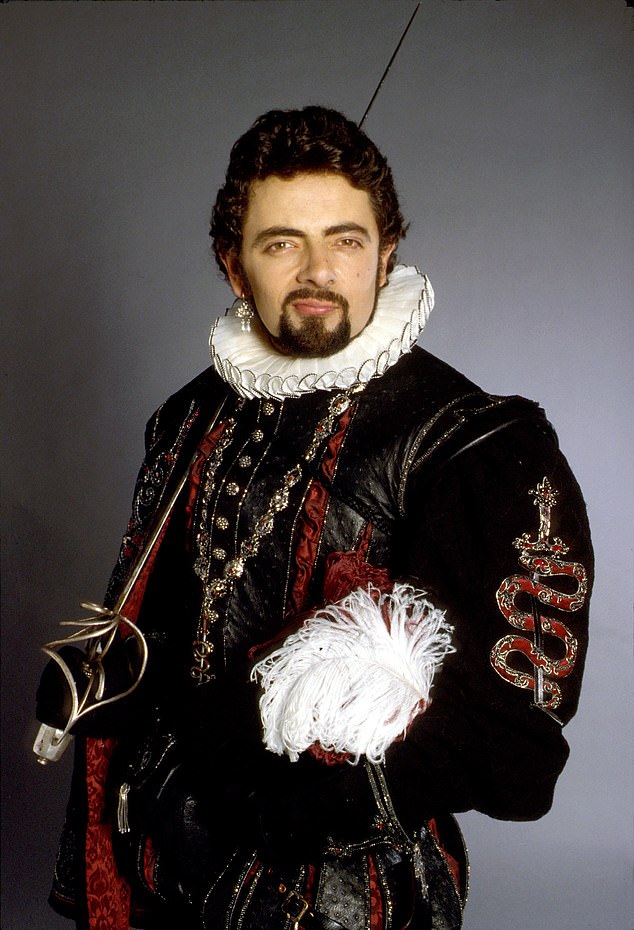 Rowan Atkinson u crnom adderu II. Pisac emisije Richard Curtis povukao je prstom na nagradama Luvvies na Kraljevskom televizijskom društvu, gdje je uručio posebnu nagradu Gavin & Stacey tvorcima Jamesu Cordenu i Ruth Jones