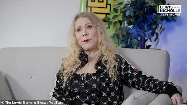 Zatim je otkrila da ju je njezin savjetnik ginekolog u početku odbio zbog liječenja IVF -om zbog svoje težine, prije nego što je kasnije vratila 12 kamena upaljač, pozivajući ga da je liječi