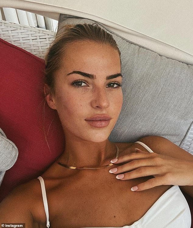 Sada se pokazalo da se druži s 27-godišnjom manekenkom i influencerom Natalie Buffett, potvrdio je izvor za američki tjedan
