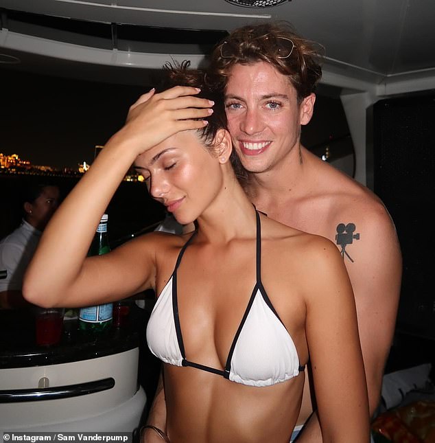 Par je podijelio svoje vijesti o angažmanu s OK! Časopis koji priznaje njihovu vezu nije ništa manje od vrtloga