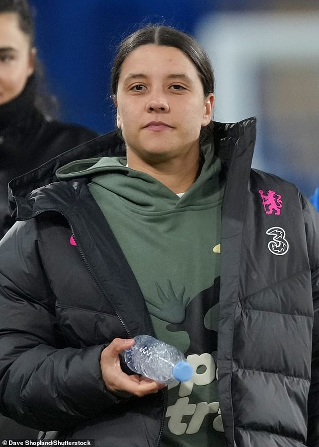 Napadač superzvijezde Chelsea sada se pridružio trenažnom kampu Matildas, unatoč tome što se još uvijek nije vratio u punu kondiciju dok se oporavlja od teške ozljede koljena