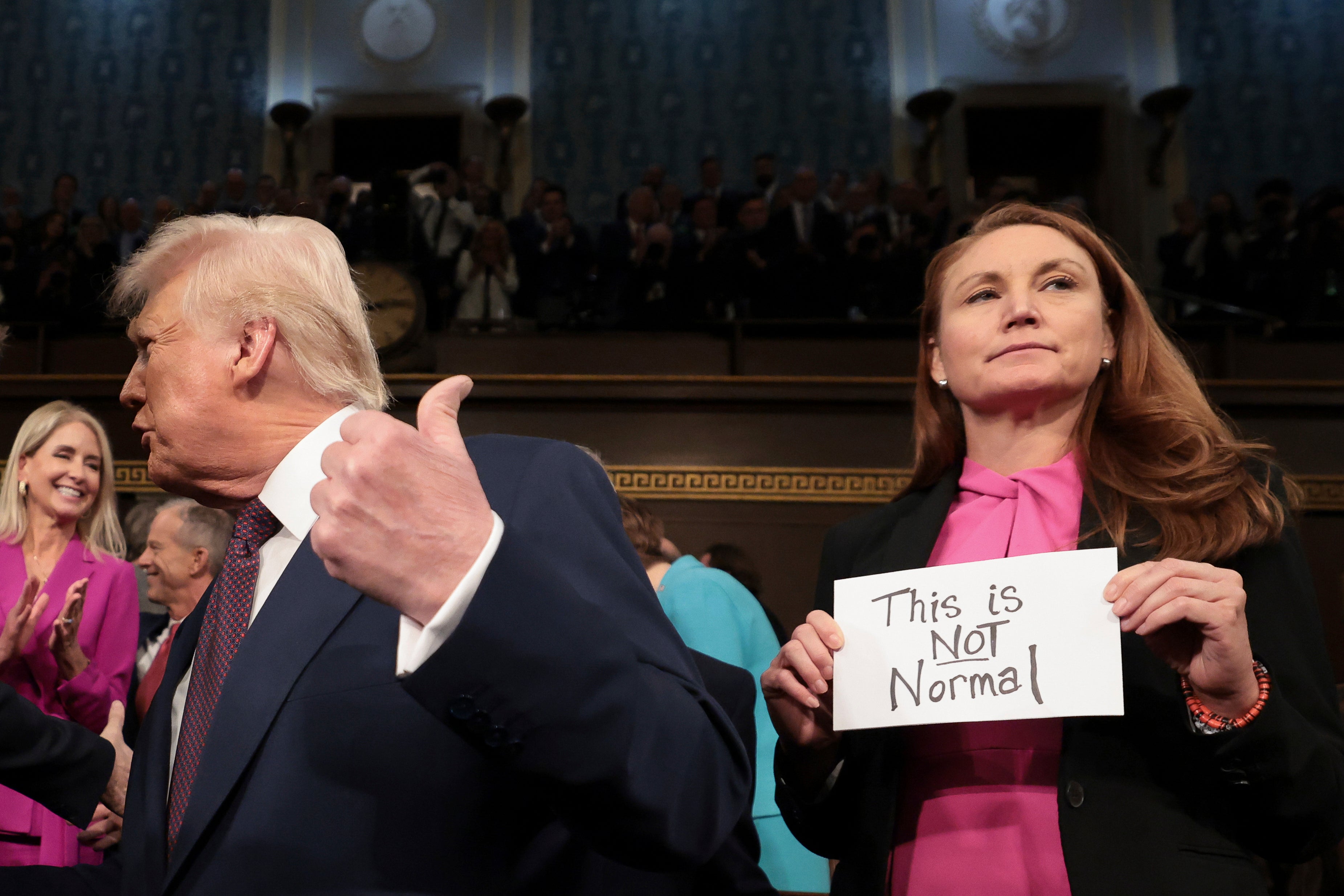 Predsjednik Donald Trump stiže da se obrati zajedničkoj sjednici Kongresa kao zastupnica Melanie Stansbury, demokrata iz Novog Meksika, u utorak je u Kapitolu Reading: