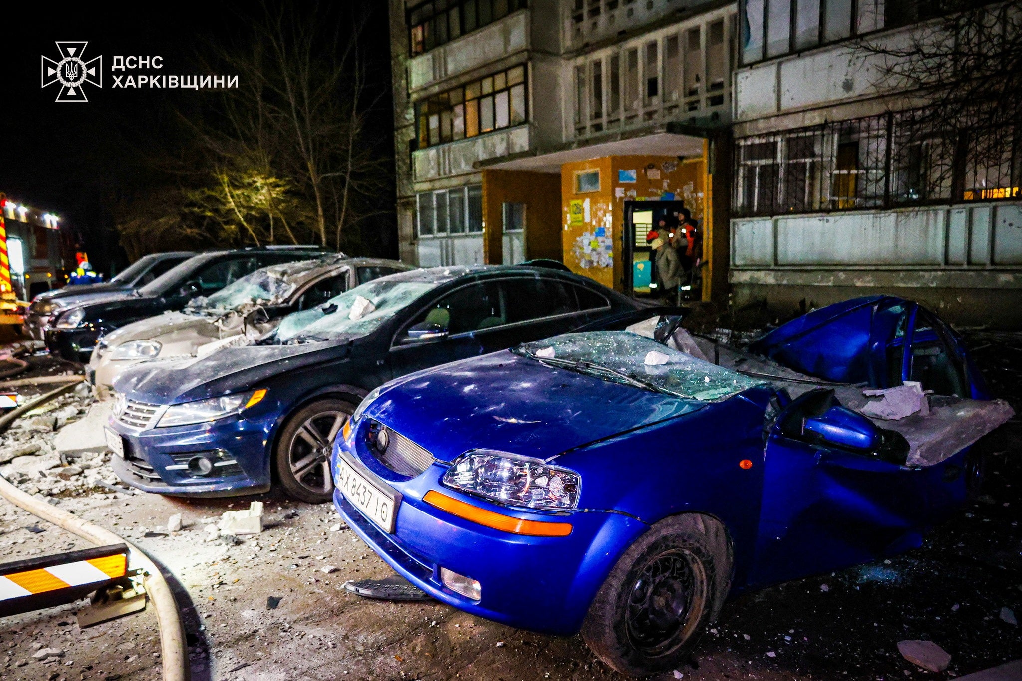 Automobili su oštećeni ruskim udarcem na Harkiv