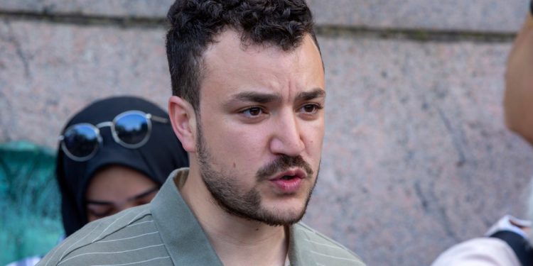 Agenti za ledeni pritvoreni vođa palestinskih prosvjeda na Sveučilištu Columbia ispred jako trudne supruge