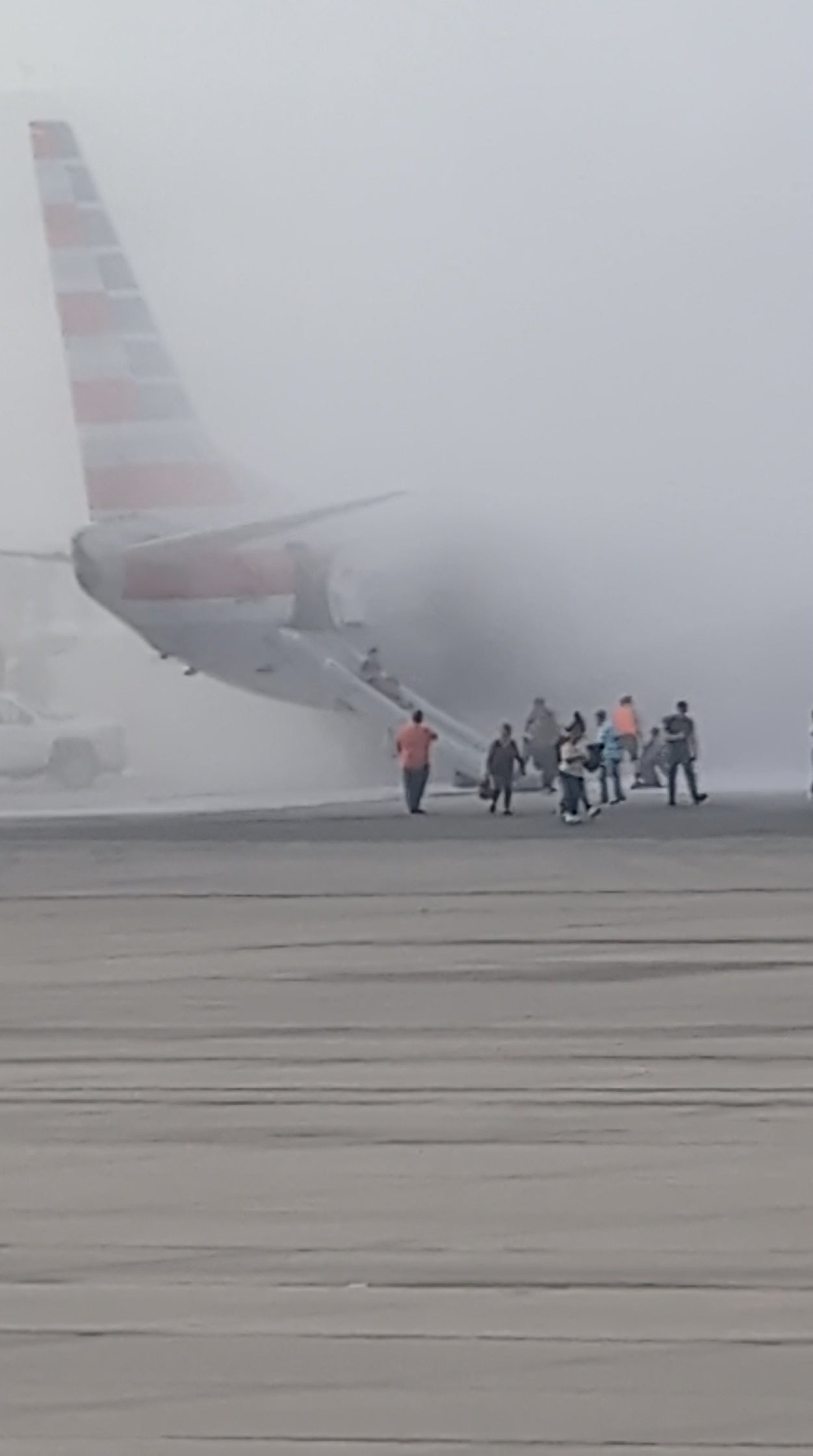Jet Motor American Airlines uhvati vatru nakon slijetanja u Denver
