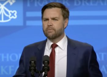 Američki potpredsjednik predvodio molitvu za Papu Franju: ‘Svaki dan molimo, djeca i ja’