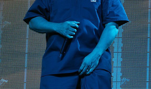 Američki reper Ice Cube nastupa u Sidney Myer Music Bowl u Melbourneu – nakon njegovog uskog bijega iz Cyclona Alfreda na Gold Coast