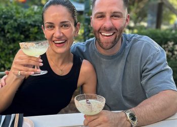 Aussie modna dizajnerica Gabriella Pereira najavljuje da očekuje svoje prvo dijete s osobnim trenerom Sony Bossa Sean Handlin