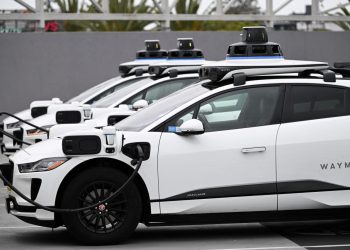 Auto Klub – Autonomna vozila gora od vozača: Robotaksiji tvrtke Waymo skupili su 589 kazni za parkiranje u godinu dana