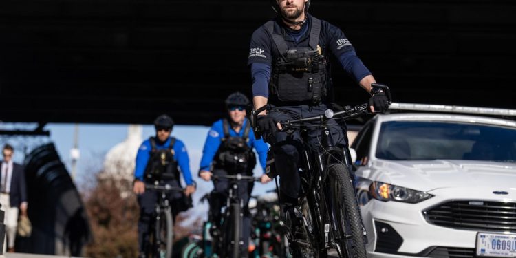 Auto Klub – Bez milosti: Policajci na biciklima uhitili kolegu jer su mu ‘zaškripale gume’ na autu. Završio u pritvoru…