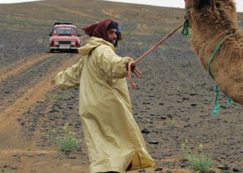 Auto Klub – Gledajući ovu snimku pretovarenog Renaulta 4, kako se ne složiti da mu nadimak ‘Mali div’ sjajno pristaje