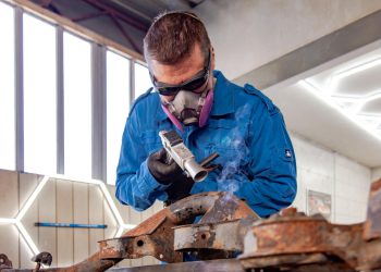 Auto Klub – Hrđa vam je napala auto? Lasersko skidanje spaljuje i uklanja hrđu kao da je od papira