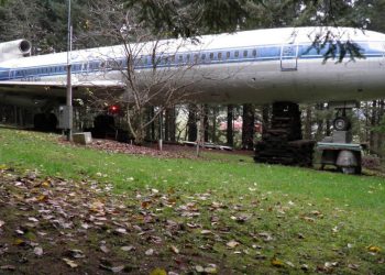 Auto Klub – Ispunio dječački san: Umirovljenik živi u ogromnom Boeingu 727 usred šume