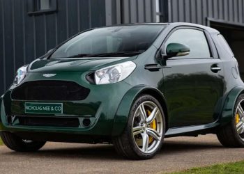 Auto Klub – Luda kombinacija: Tri metra, V8 i Aston Martin. Prodaje se najluđi mali auto u povijesti, pogledajte cijenu