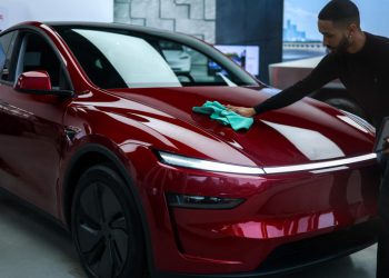 Auto Klub – Nastavljen rat protiv Elona Muska: Tesle preko noći postale Audi, Honda, Mazda…