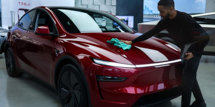 Auto Klub – Nastavljen rat protiv Elona Muska: Tesle preko noći postale Audi, Honda, Mazda…