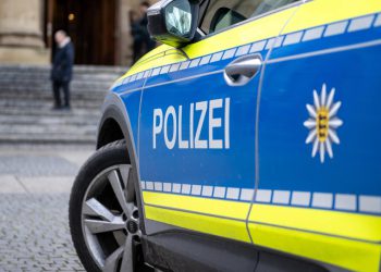 Auto Klub – Njemački policajci kritiziraju električne patrolne aute: ‘Umjesto da lovimo kriminalce stalno čekamo na punjačima’